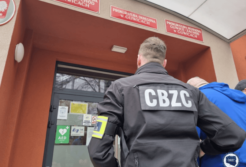 7 cyberoszustów zatrzymanych przez CBZC
