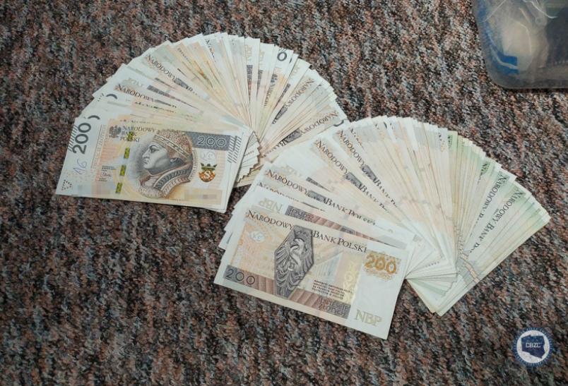 Na pracownika banku. CBZC zatrzymało oszustów