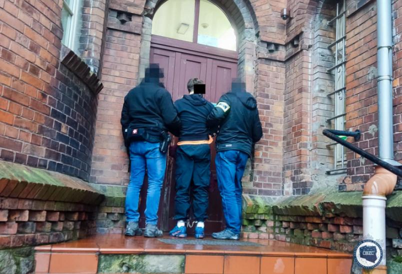 Oszustwa finansowe. CBZC zatrzymało 3 osoby kierujące grupą przestępczą